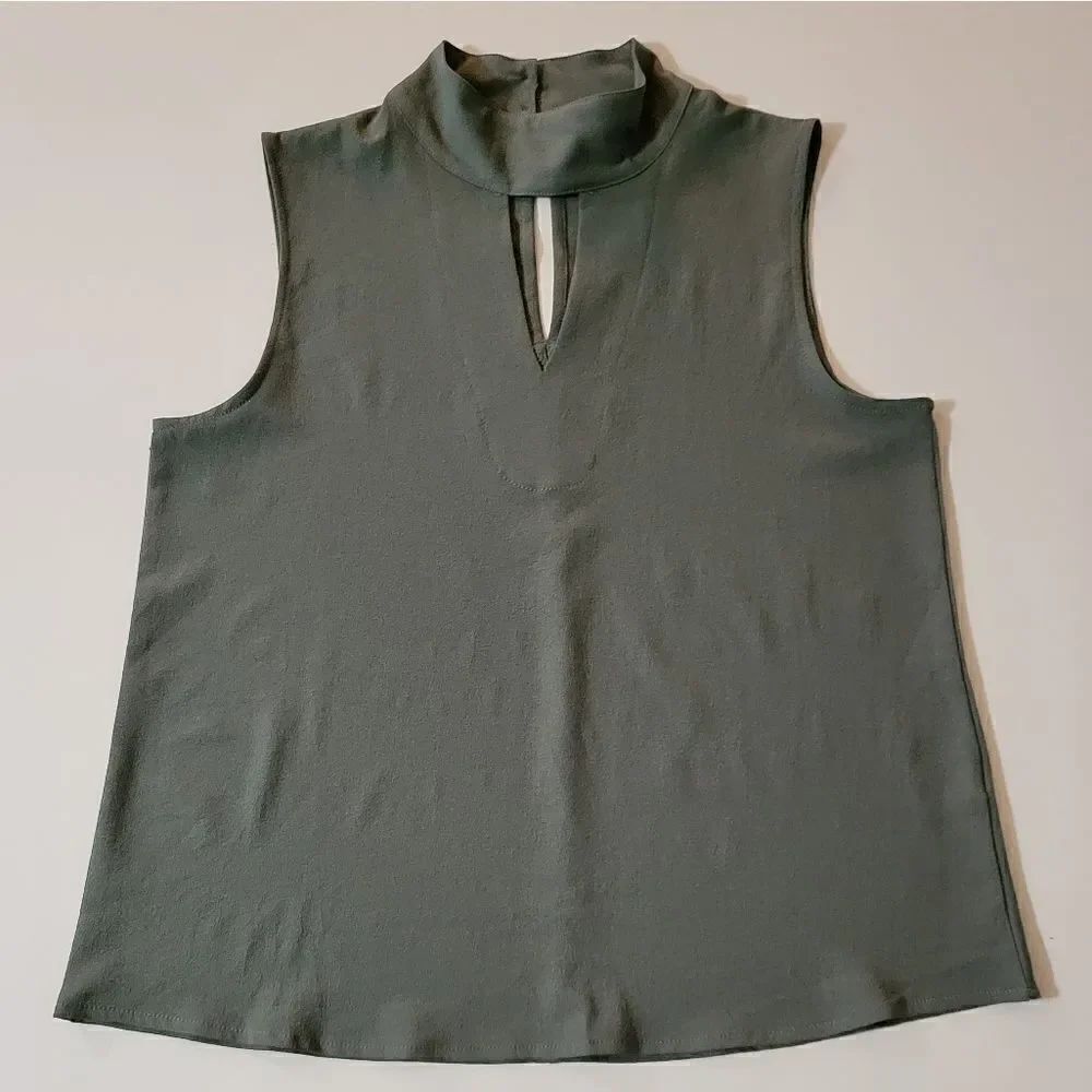 Paper Crane Keyhole Neckline Tank Blouse